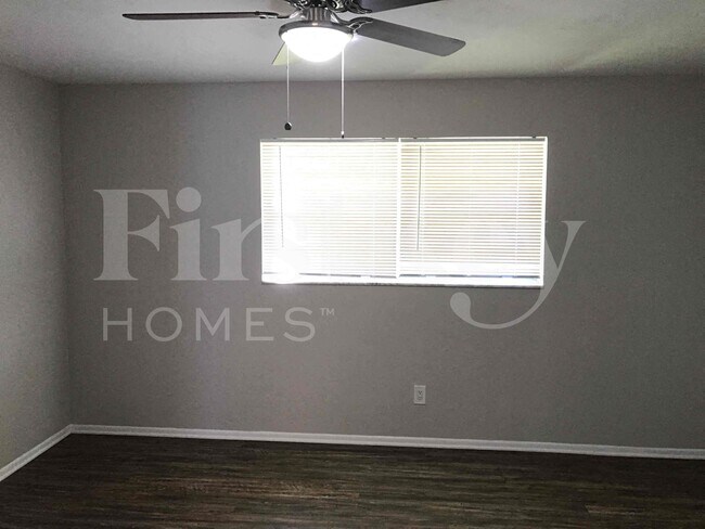 Building Photo - 3922 SE 2nd Ave