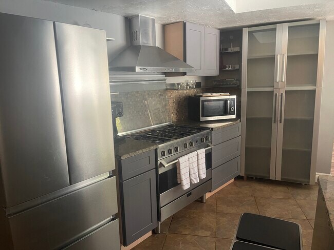 Gas Stove - 1809 Academy Blvd