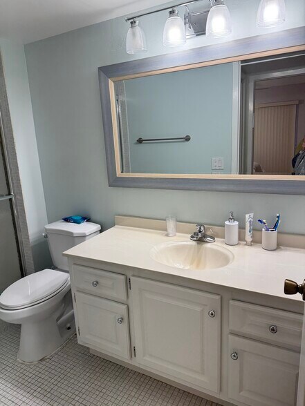 Building Photo - 4007 Yarmouth a