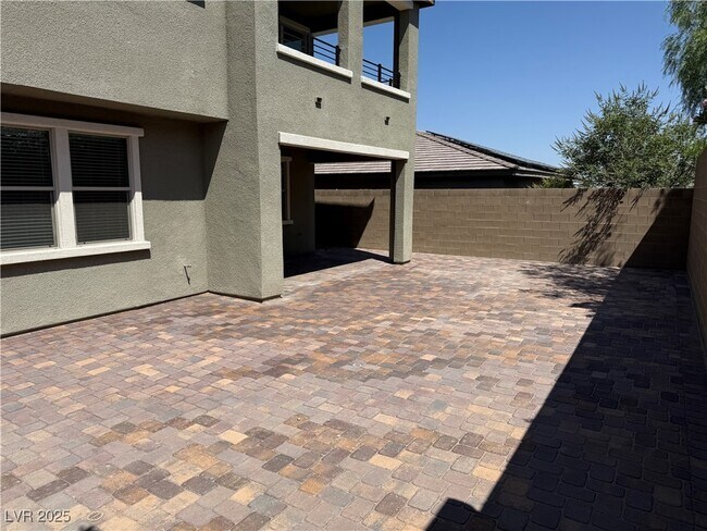Building Photo - 921 Riverlawn Pl