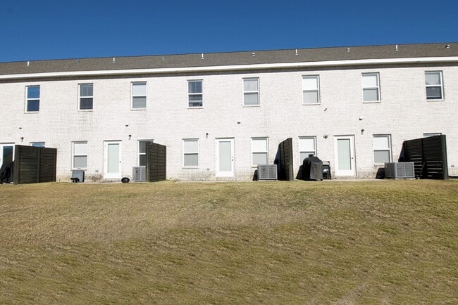 Building Photo - Great Location in Fort Walton Beach Near Bases and Hospital.