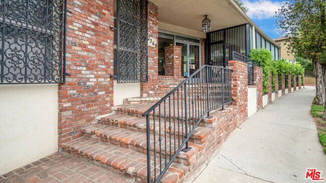 Building Photo - 2260 N Cahuenga Blvd