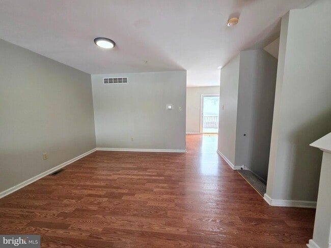 Building Photo - 347 Glenn Rose Cir