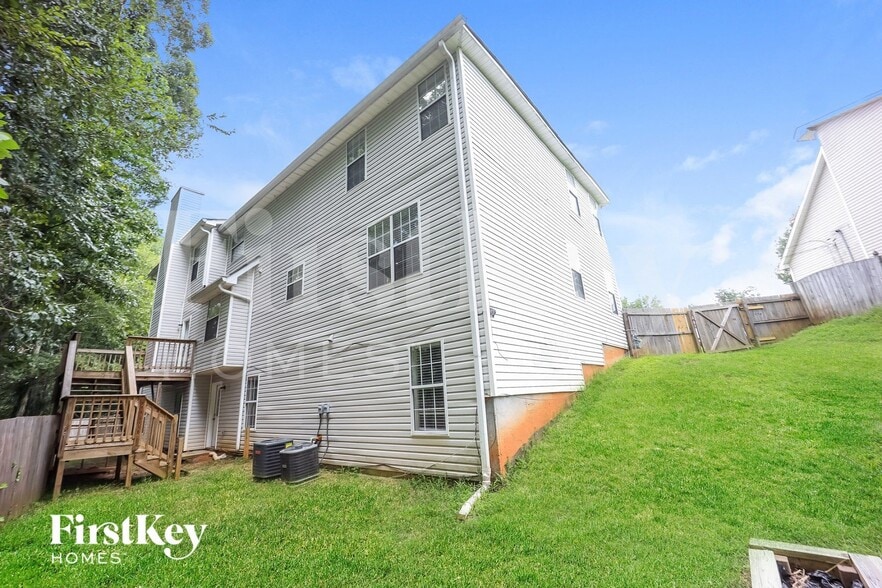 Building Photo - 3823 Riverview Ferry Crossing