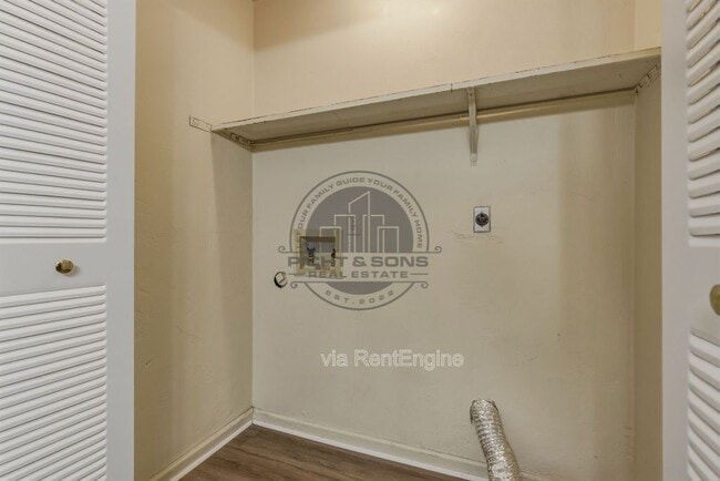 Building Photo - 713 Pointe Ct