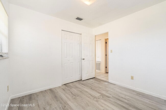 Building Photo - 557 Cox St