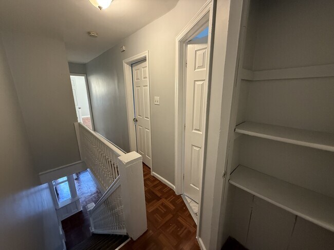 Building Photo - 1104 Baring St