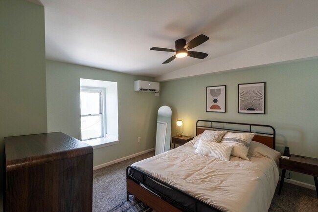 Building Photo - 335 Taylor-Mid-Term Rental