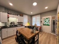 Building Photo - Renovated 3BR in East Rock w/ In-Unit Laundry – Near Yale SOM