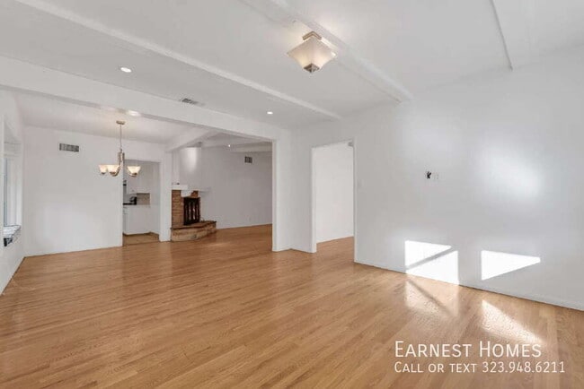 Building Photo - 13400 Weddington St