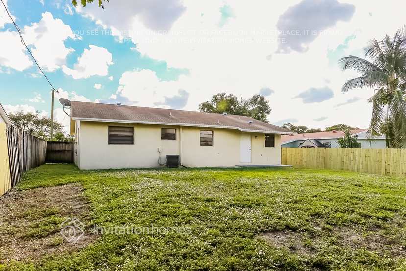 Building Photo - 7441 Douglas St