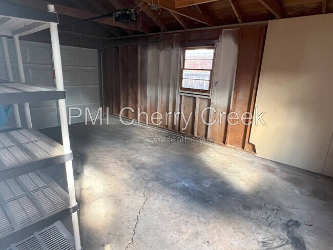 Building Photo - 3000 S Holly Pl