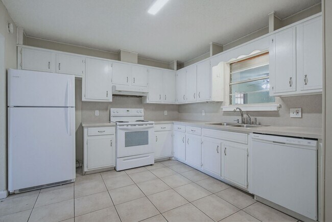 Building Photo - 5471 Buena Vista Ave