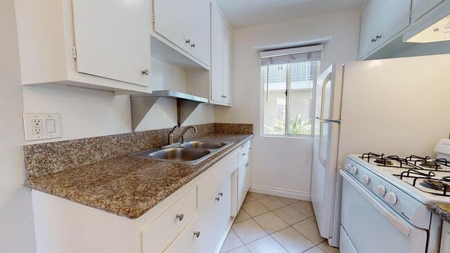 Building Photo - 2611 Ocean Ave