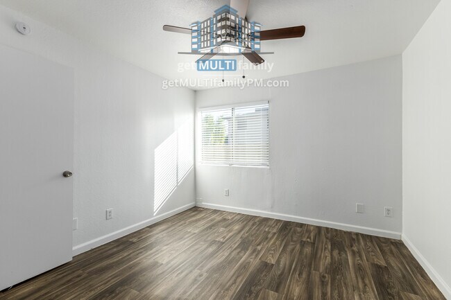 Building Photo - 1923 E Hayden Ln