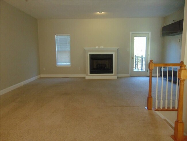 Building Photo - 905 Royal Ct