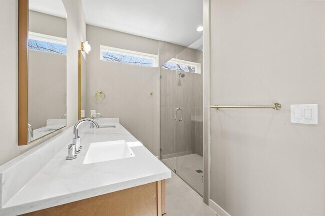 Building Photo - 4801 Sara Dr