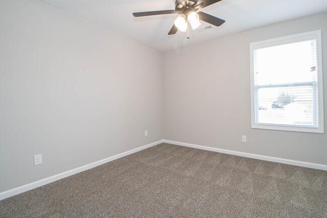 Building Photo - 1115-H2 Hillwood Drive