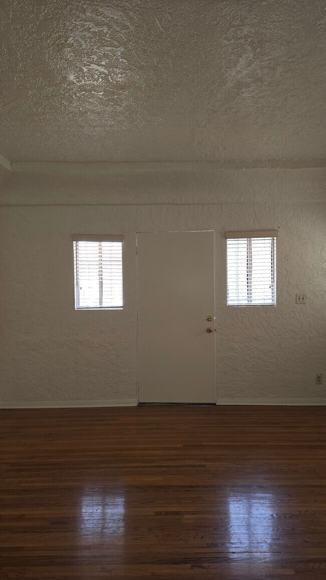 Building Photo - 2621 Wellington Rd