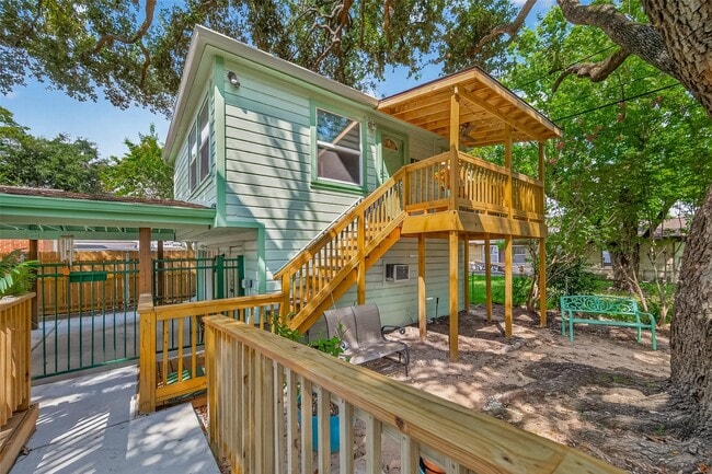 Building Photo - 407 Fairbanks St