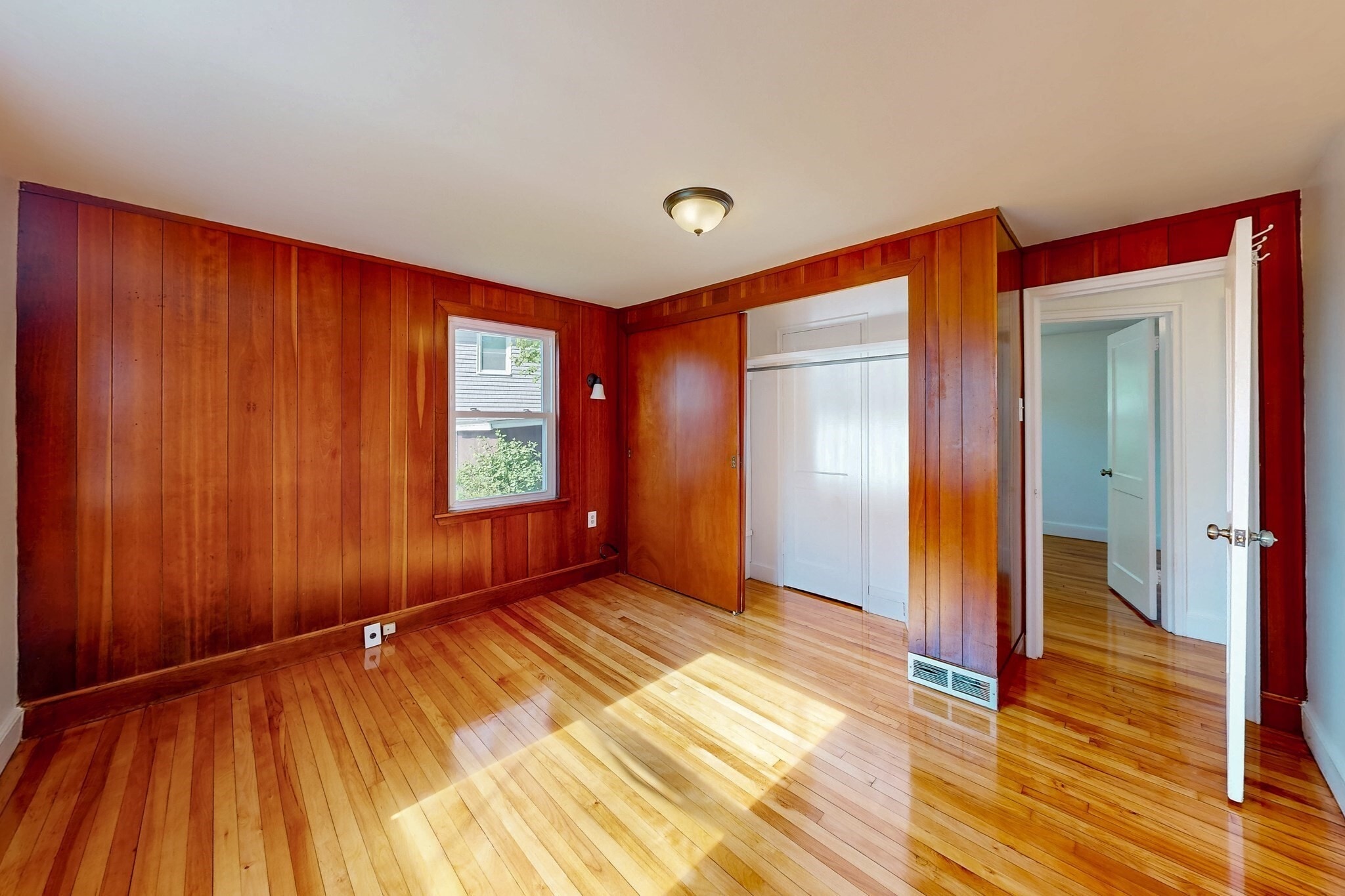 Building Photo - 14 Grew Hill Rd