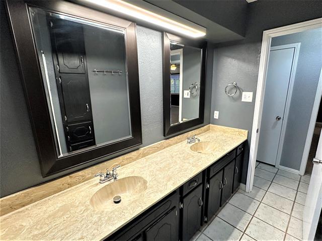 Building Photo - 1707 Bedford Oaks Ct