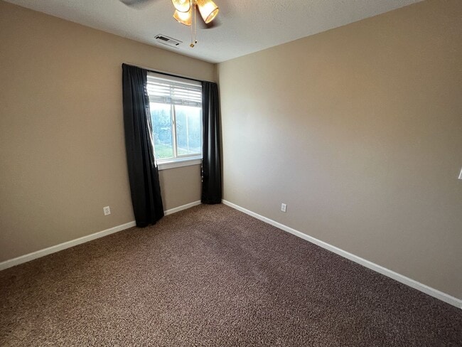 Building Photo - 1164 SW Sequoia Ln