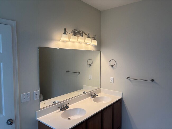 Building Photo - Spacious 5-Bedroom Home with First-Floor P...