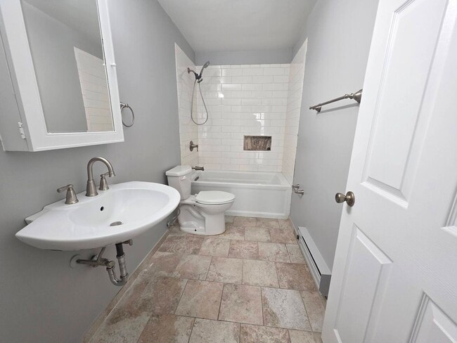 Building Photo - 6033 N Sheridan Rd