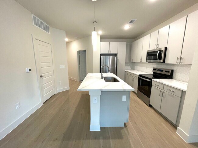 Building Photo - 1350 W Taylor St