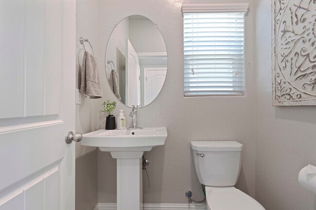 Building Photo - Clovis Eastside Home, 4BR/3.5BA, Built 201...