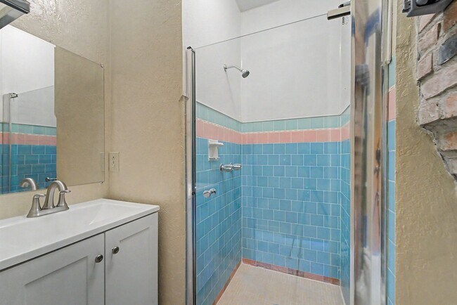 Building Photo - 1113