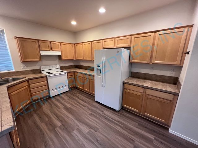 Building Photo - 4 Bd / 2.5 Bth - Central A/C - Attached Ga...
