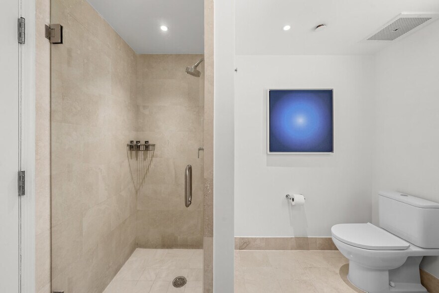 Building Photo - 4401 Collins Ave
