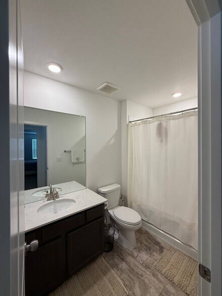 Building Photo - 8978 Woodmere Ct