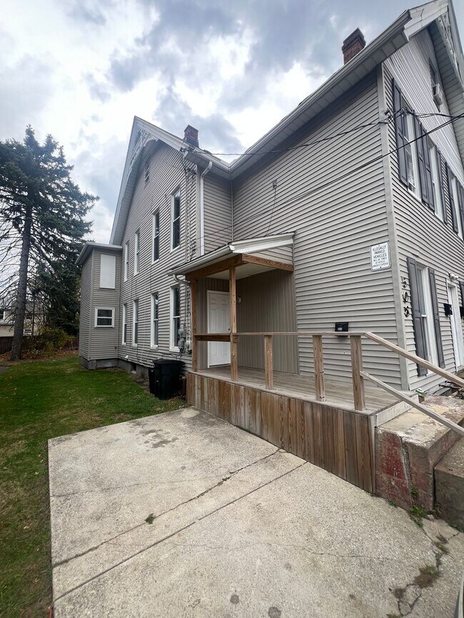 Primary Photo - 508-10 E 6th St