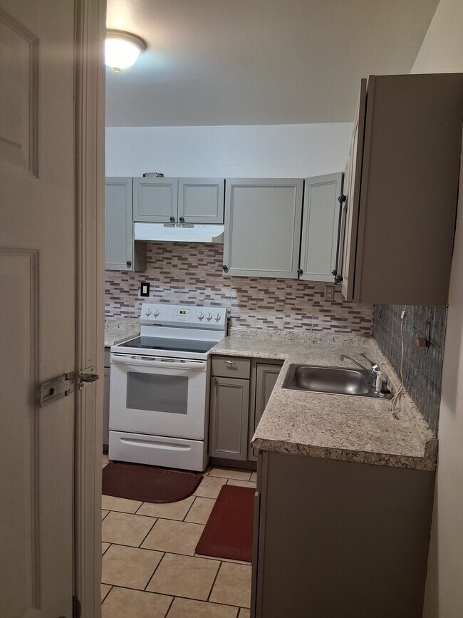 Building Photo - 917 N Lombard St