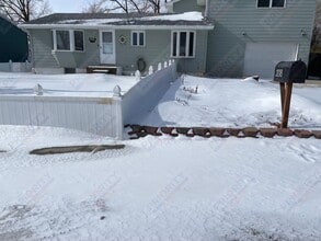 Building Photo - 208 E Sunset Dr