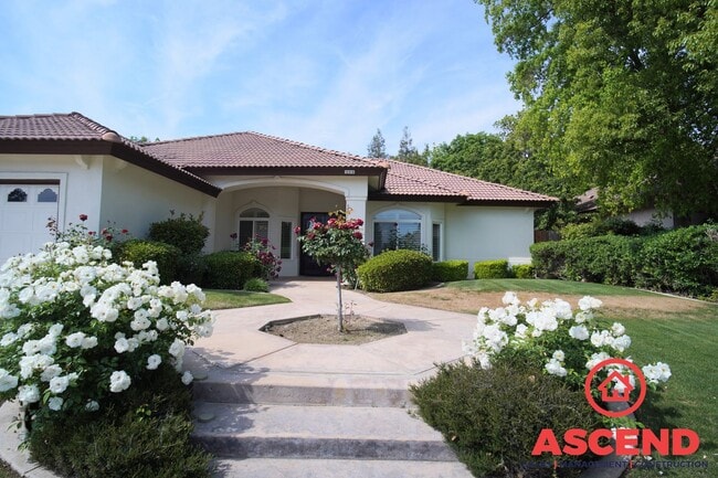 Building Photo - Elegant 3BD/2BA Home with Office Space in Bakersfield's Desirable 93312 — HOA Community, Gardener...