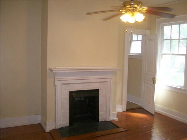 Building Photo - 214 3rd St