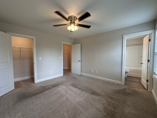 Building Photo - Modern 3BR/2.5BA Duplex – Perfect Location...