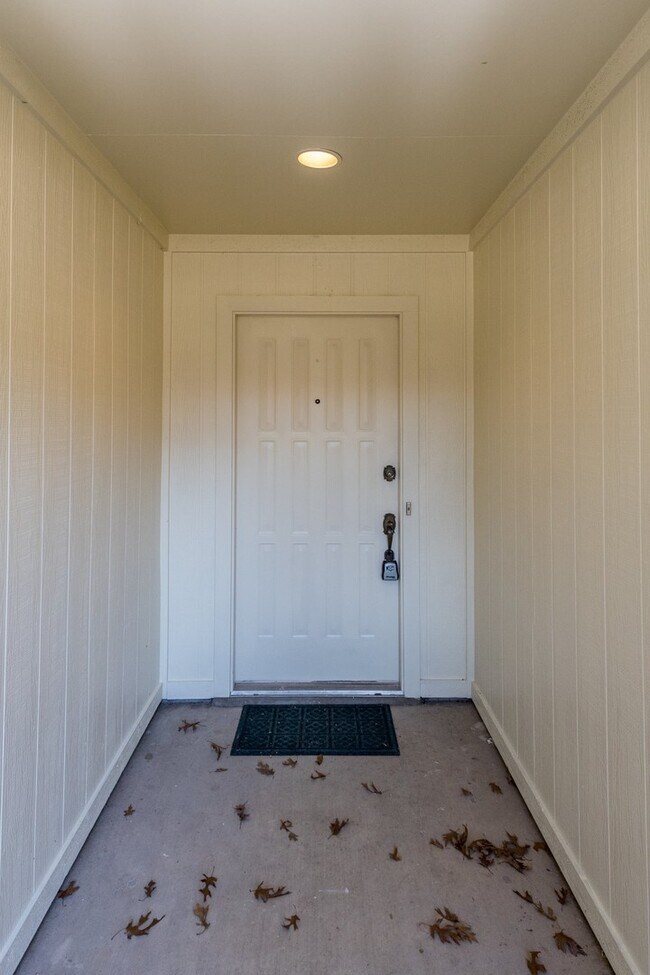 Building Photo - 2 Bedroom, 2 Bath in Overton South