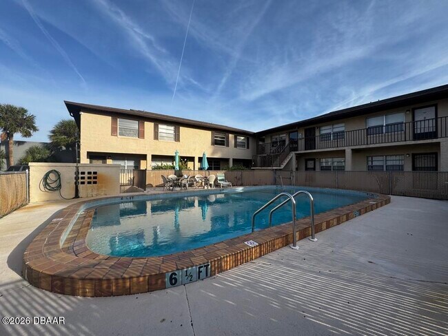 Building Photo - 1351 S Ridgewood Ave