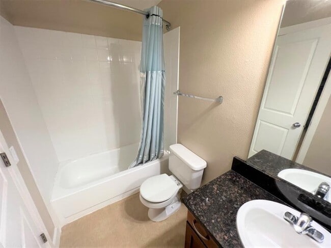 Building Photo - 2 bedroom in Bellevue WA 98006