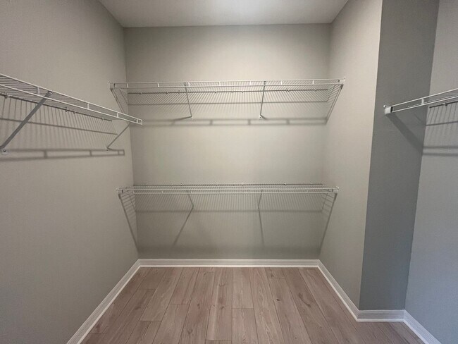Building Photo - Like-New Lakefront Home in Sawmill Creek