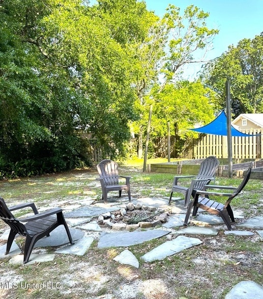 Building Photo - 1323 3rd St