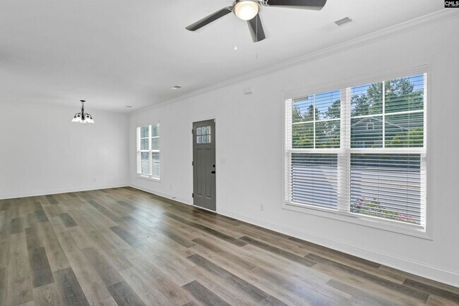 Building Photo - 2035 Rosewood Dr