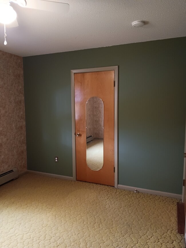 Building Photo - 2479 Malletts Bay Ave