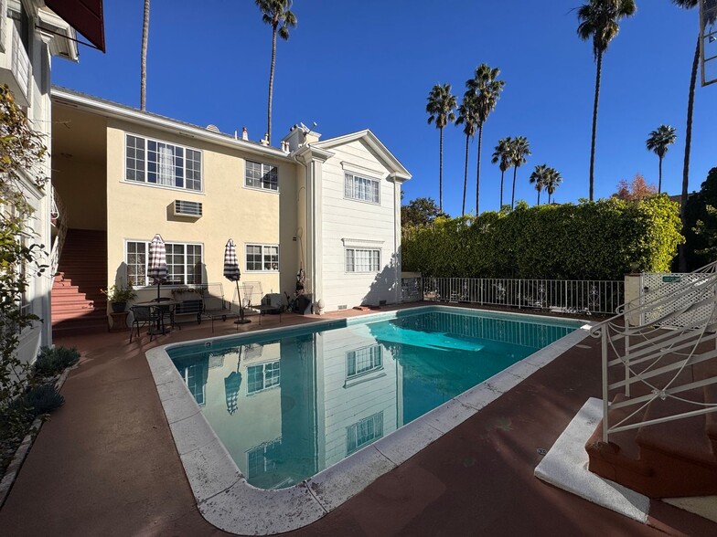 Building Photo - 12000 Moorpark St