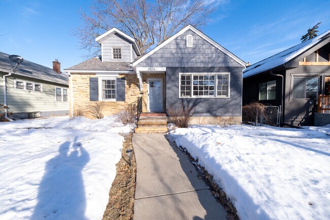 Building Photo - 2626 N Vincent Ave